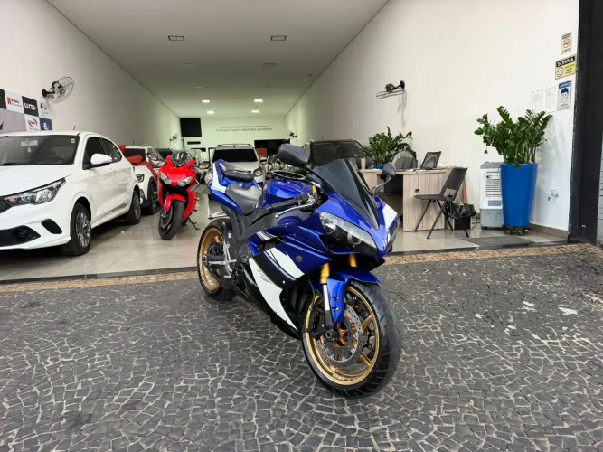 Yamaha - FZR 1 1000 MODELO 