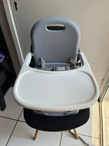 Cadeira de alimentação infantil