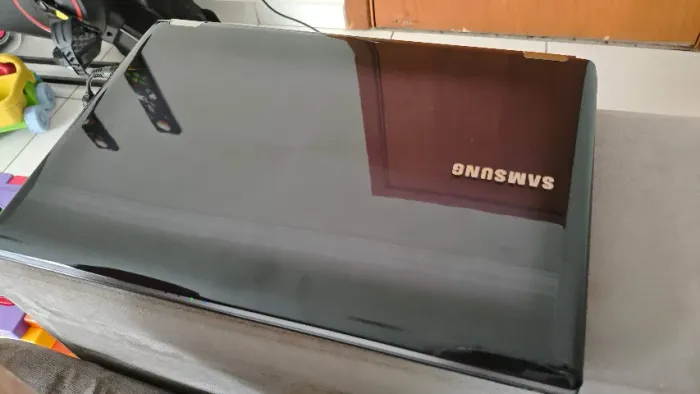Notebook Usado Samsung RF511 Intel Core i5, 8GB RAM, 689HD/SSD, Placa de Video Nvidia 1Gb