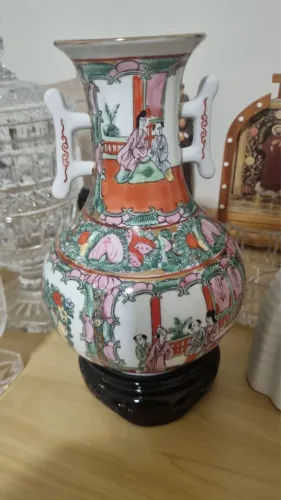 Antigo Vaso De Porcelana Chinesa Família Rosa Com Base De Madeira