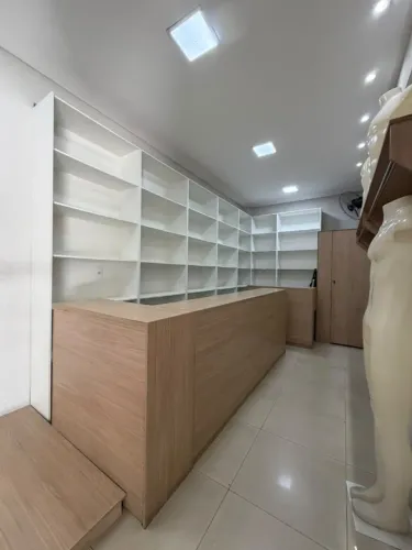 Vende-se mobiliário completo para loja