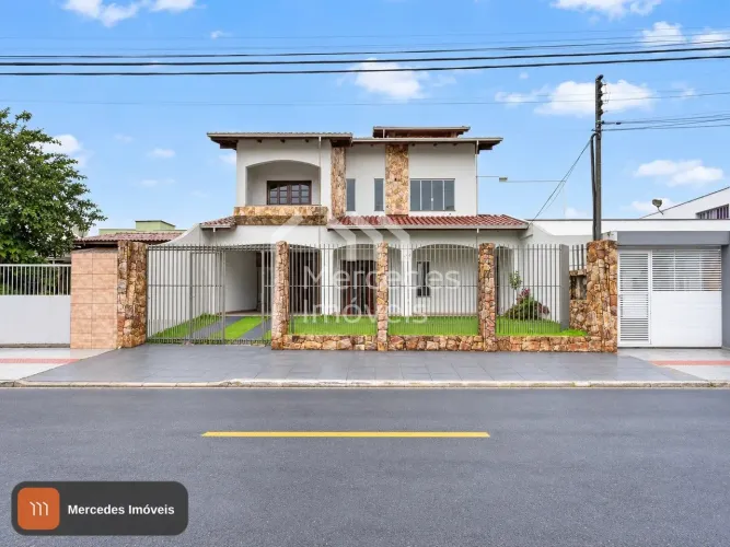Casa 1 suíte + 3 dorms para alugar · São Judas, Itajaí