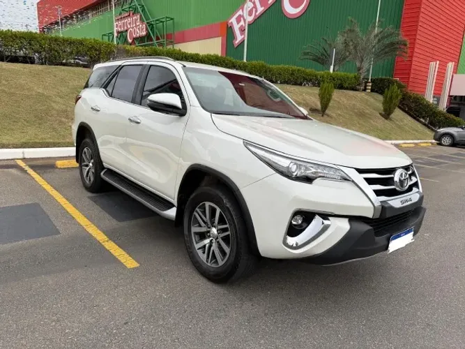 Toyota Hilux SW4 SRX 4X4 2.8 TDI 16V Dies. Aut. 2018