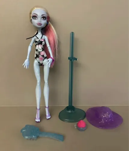 monster high abbey bominable skull shores. vai conforme fotos.