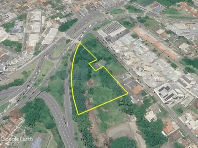 FLORIANÓPOLIS/SC - Terreno com 13.720,16m² (área construída estimada de 1.872,14m²) no bai