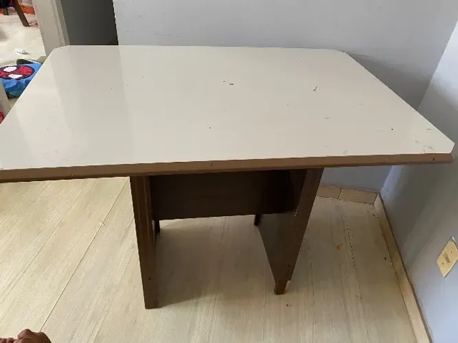 Mesa com 4 cadeiras