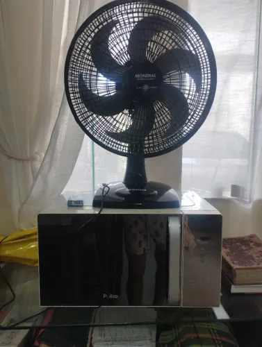 Microondas Philco espelhado 22 litros em perfeito estado. 