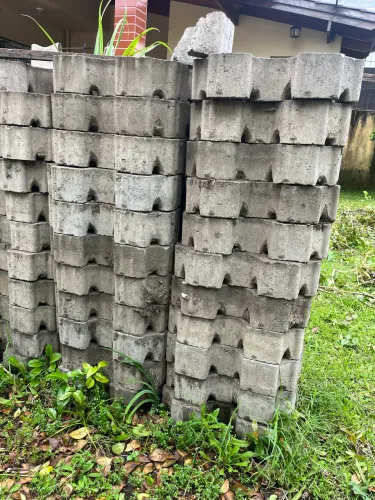80 pisogramas de 33cm por 33cm