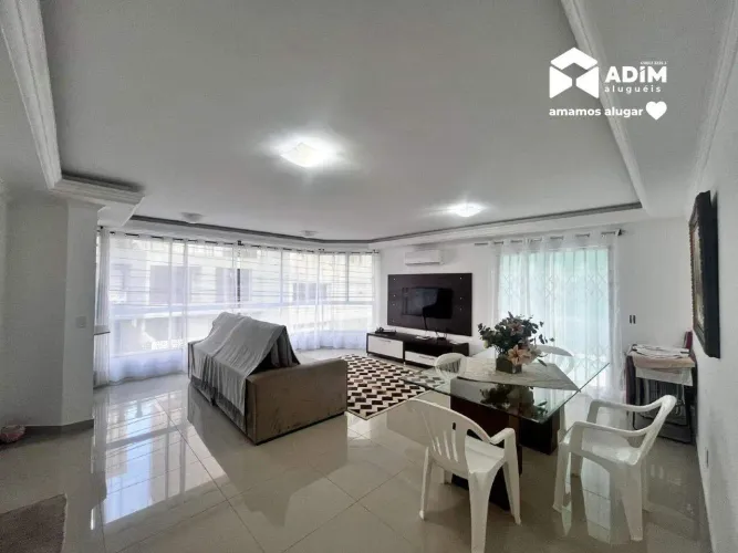 Apartamento diferenciado com 1 suíte + 2 Demi suítes, mobiliado na quadra do mar, Barra su