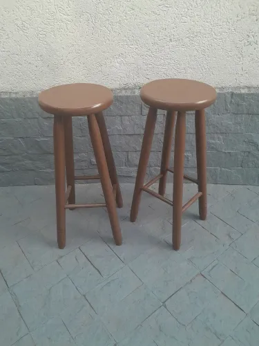 DUAS BANQUETAS MADEIRA MACIÇA