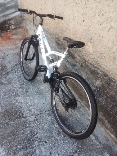 Vende-se Bicicleta Aro 26 Branca