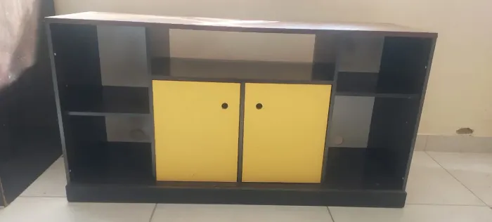 Rack pequeno com 2 portas