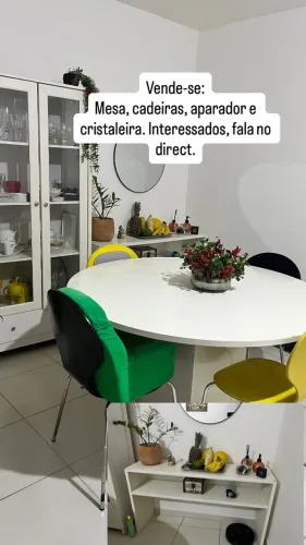 Mesa de jantar laqueada 