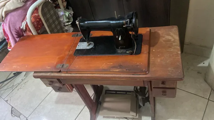MÁQUINA DE COSTUMA E MAQUINA DE LAVAR
