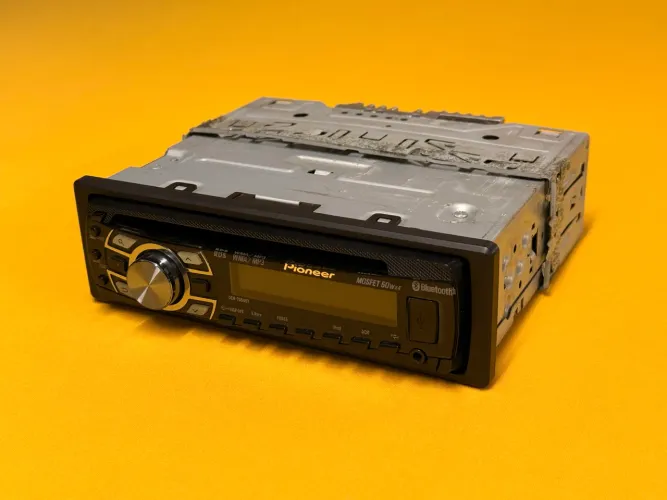 Rádio Automotivo Pioneer DEH-7350BT - FM / CD / USB / AUX / Bluetooth