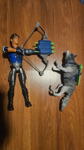 Boneco Max steel arqueiro com lobo