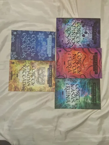 Combo "Corte de Espinhos e Rosas" (5 Livros)