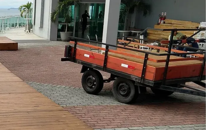 Carretinha 2,30m x 1,60m dois eixos