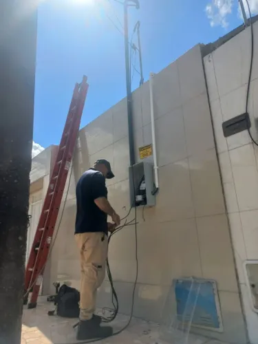 POSTE COM CAIXA MEDIÇÃO PADRÃO PRA LIGAÇÃO 