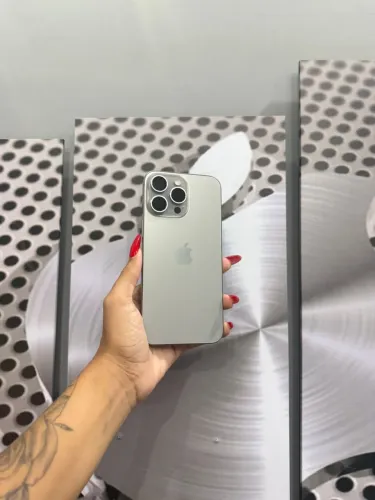 iPhone 15 PRO MAX 256GB - cor Natural usado sem detalhes