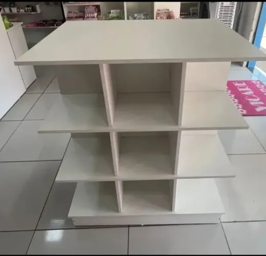 EXPOSITOR COLMEIA CM PRATELEIRAS MDF NOVO