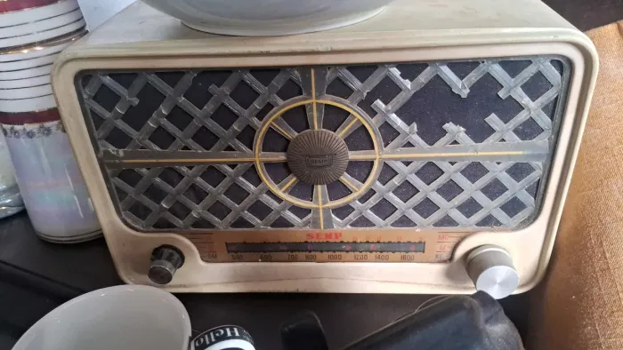 Radio antigo decorativo  relíquia 