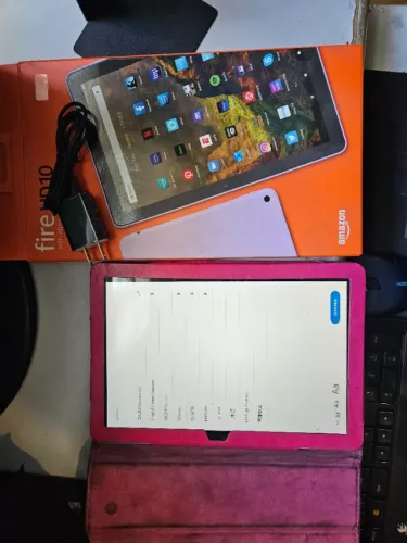 Tablet Amazon Fire HD 10 (2021) Rosa - Full HD + Capa e Película (Completo)