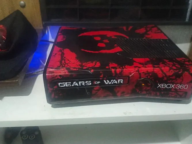 Xbox 360 slim com 2 controle original