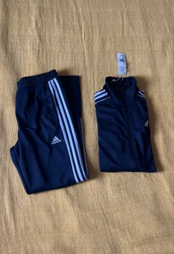 Agasalho Adidas Original e novo - P