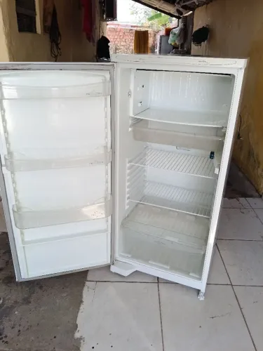 Geladeira Dako 300 litros ótimo estado