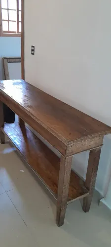Vendo lindo aparador de madeira.1,80 metros de comprimento. 