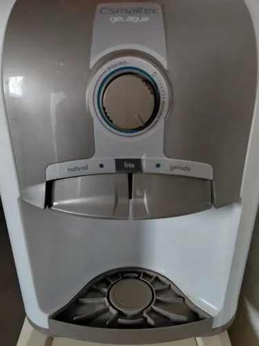 Bebedouro de Água Esmaltec de Mesa - Refrigerado por Compressor Gelágua EGM300