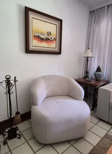 Vendo poltrona contemporânea nova