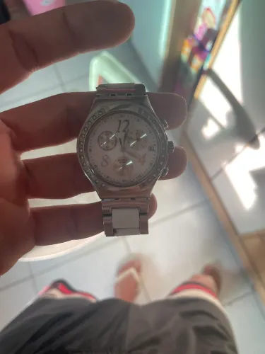 Swatch feminino cara branca