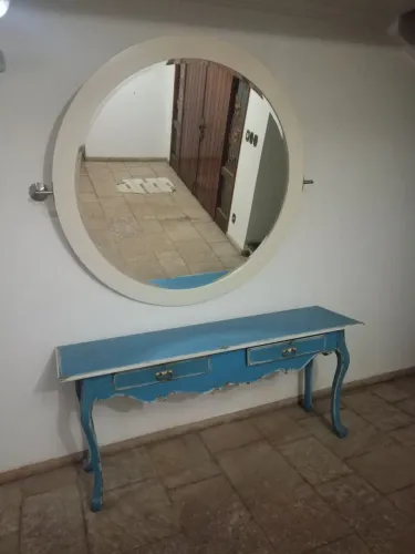 Espelho com Aparador muito lindo.