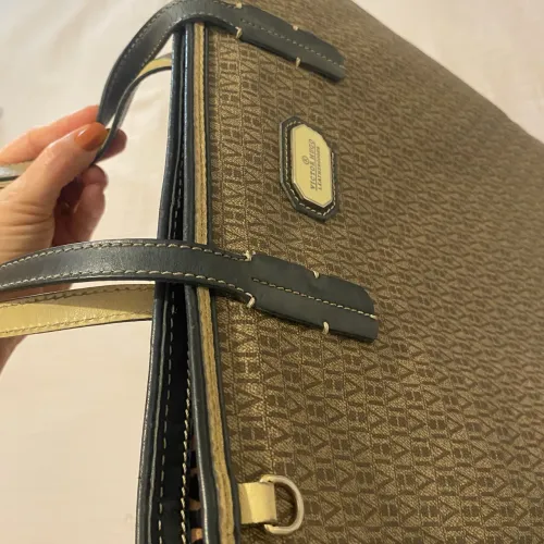 Bolsa Victor Hugo usada (muito bem conservada)