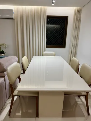 Mesa laqueada + 6 cadeiras madeira maciça