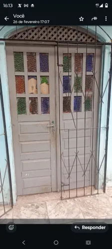 Porta ? e janela de madeira maciça 