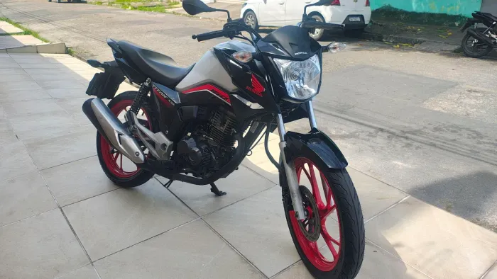 Titan ano 2023 é um repasse quero $: 11.800 + 20 parcela de 350