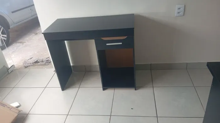 Mesa para escritório novo na caixa 