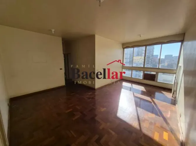 Locação, apt 02 quartos, suíte, vaga, metrô e amplo comércio no entorno