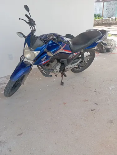 Uma bela moto pra quem está procurando economizar e rapidez