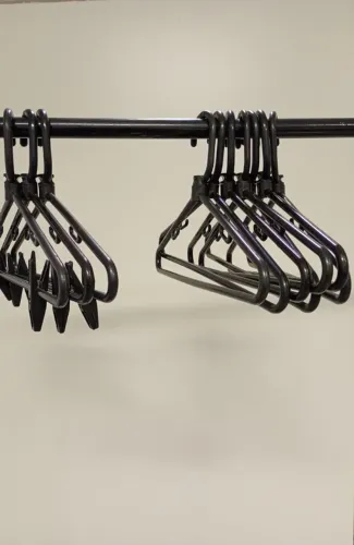 Cabides (Acima de 100 unidades, cada um sai R$1,50)
