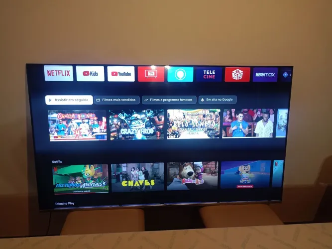 Smart 65 polegadas TCL ( pequena listra na parte de baixo e encima mas funciona normalment