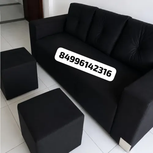 Sofá 3 lugares com 2 puffs