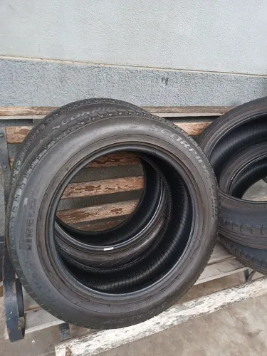 Vendo quatro pneus 215/60-R17 dois em bom estado e dois meio estado de uso por apenas 200.