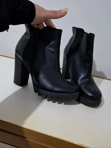 Bota coturno em excelente estado.