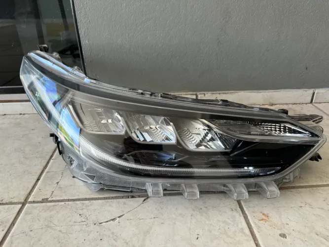 Farol direto Toyota Yaris 2019 a 2023