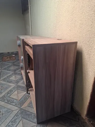 Vendo armário de vidro e armário comum