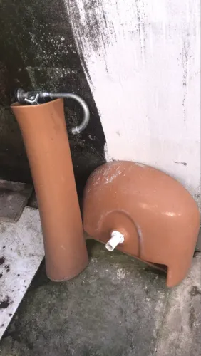 Vendo uma pia de banheiro